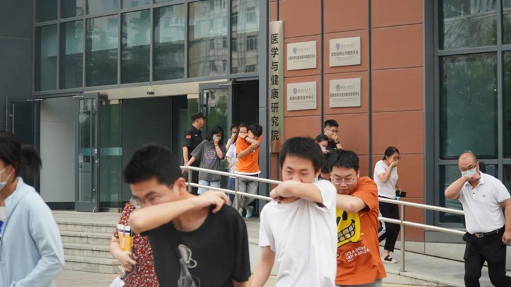 1634628752025059504.jpg 消防演练5.jpg