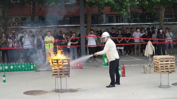 1634628907356071875.jpg 消防演练7.jpg