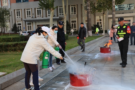 1700035850831099223.jpg 灭火器实操2.jpg